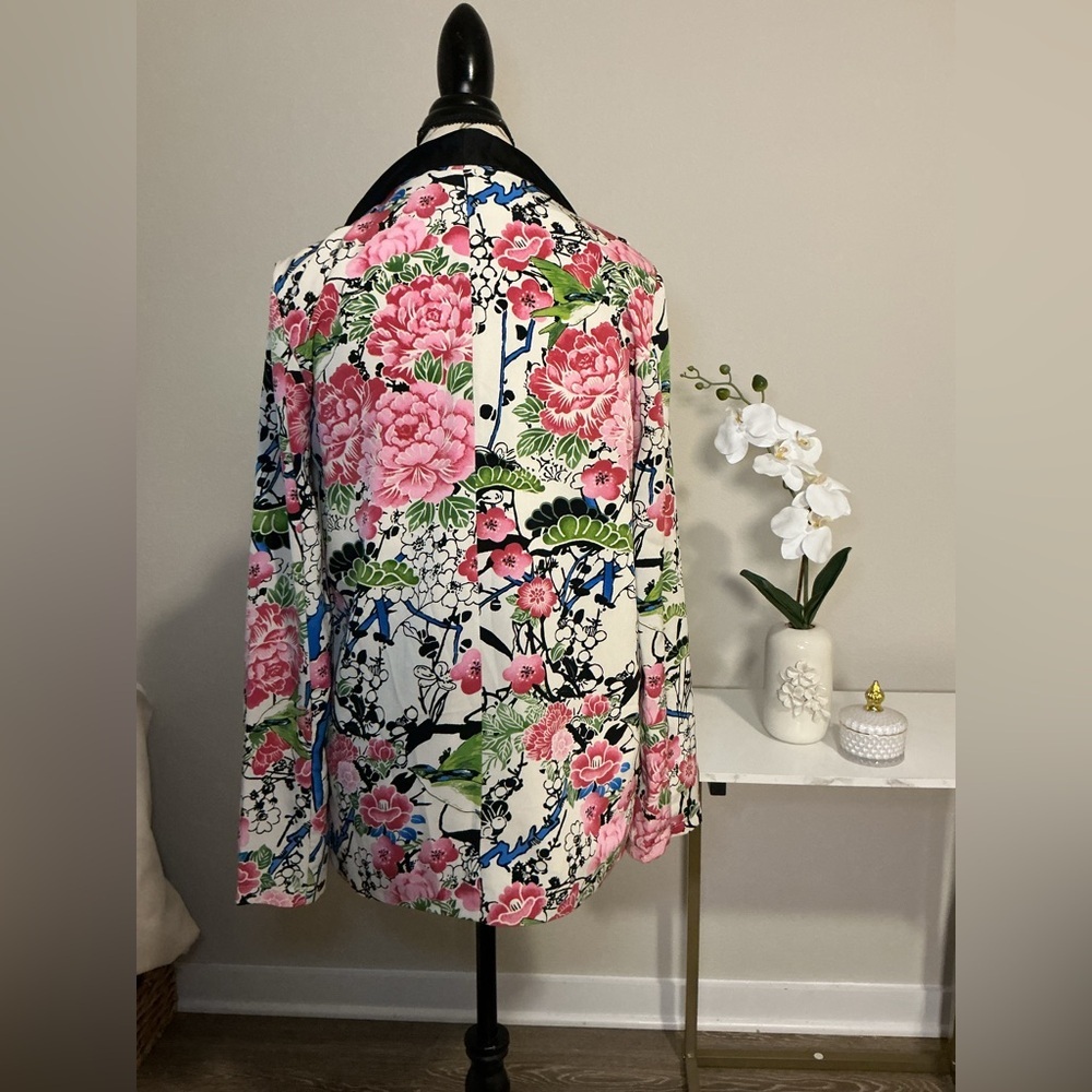 Floral Women's Jacket with Black Trim - Picture 2 of 6